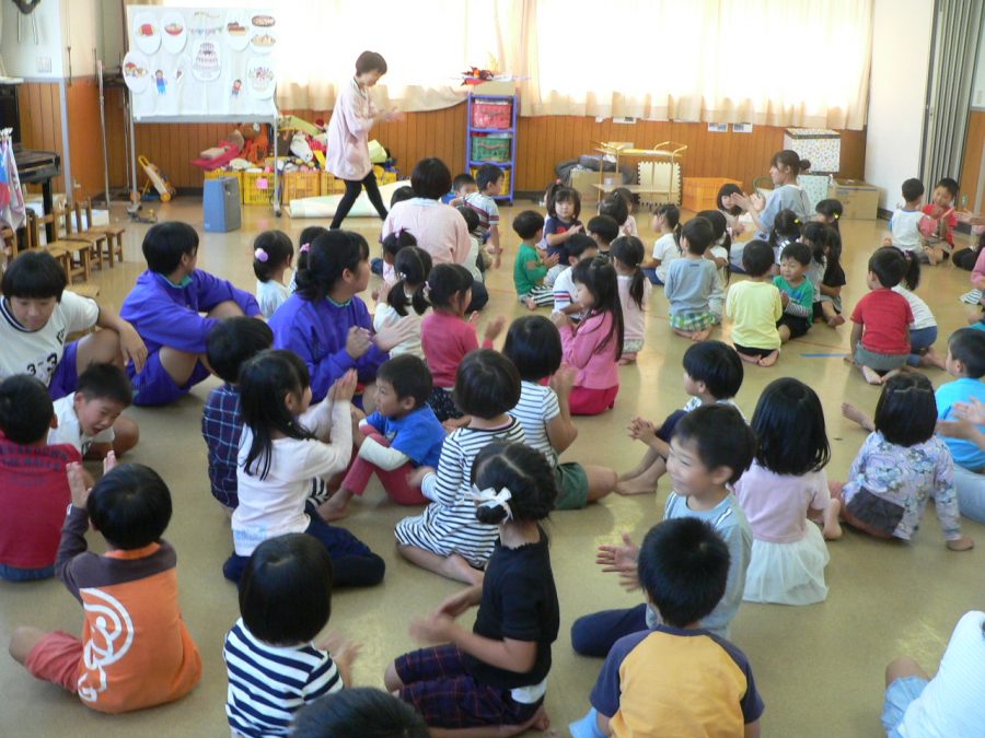 お誕生会 赤 黄 緑組 尾串保育園